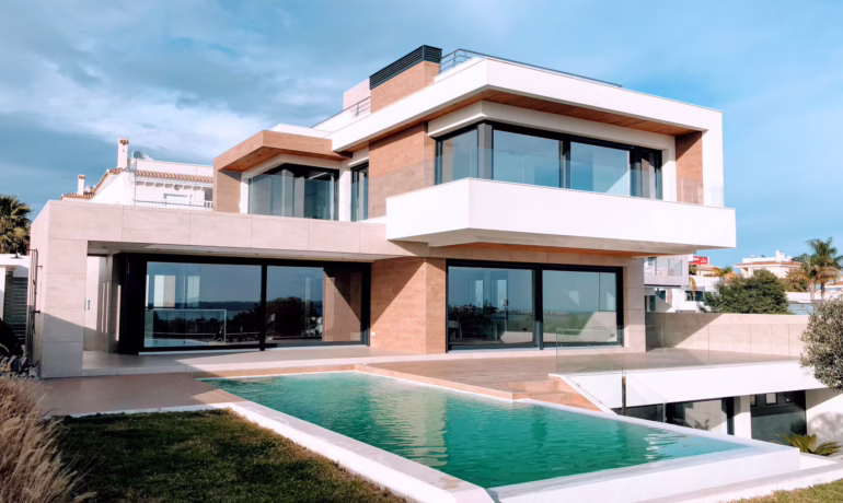 photo-1580587771525-78b9dba3b914